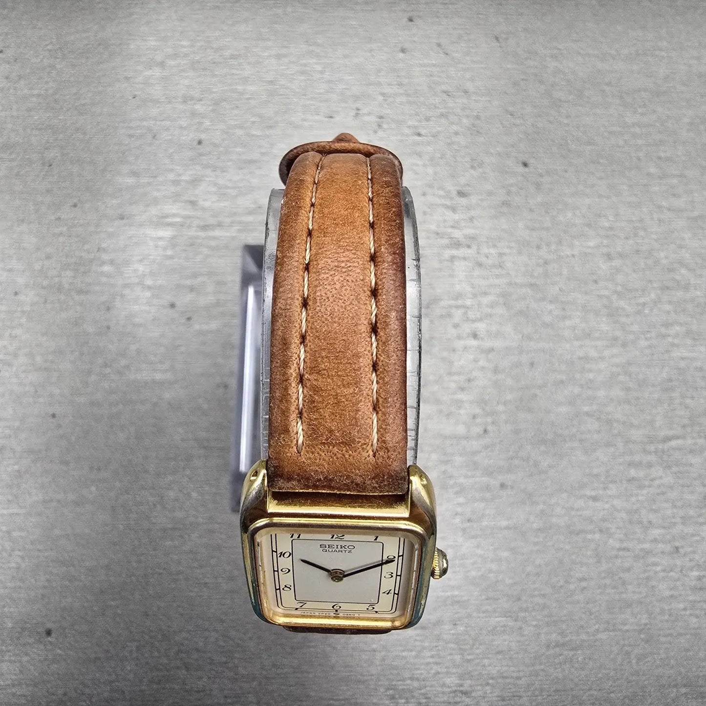 Seiko Tank Watch Women 19mm Gray Dial Gold Tone Rectangle 2P20-5E09 New Battery4