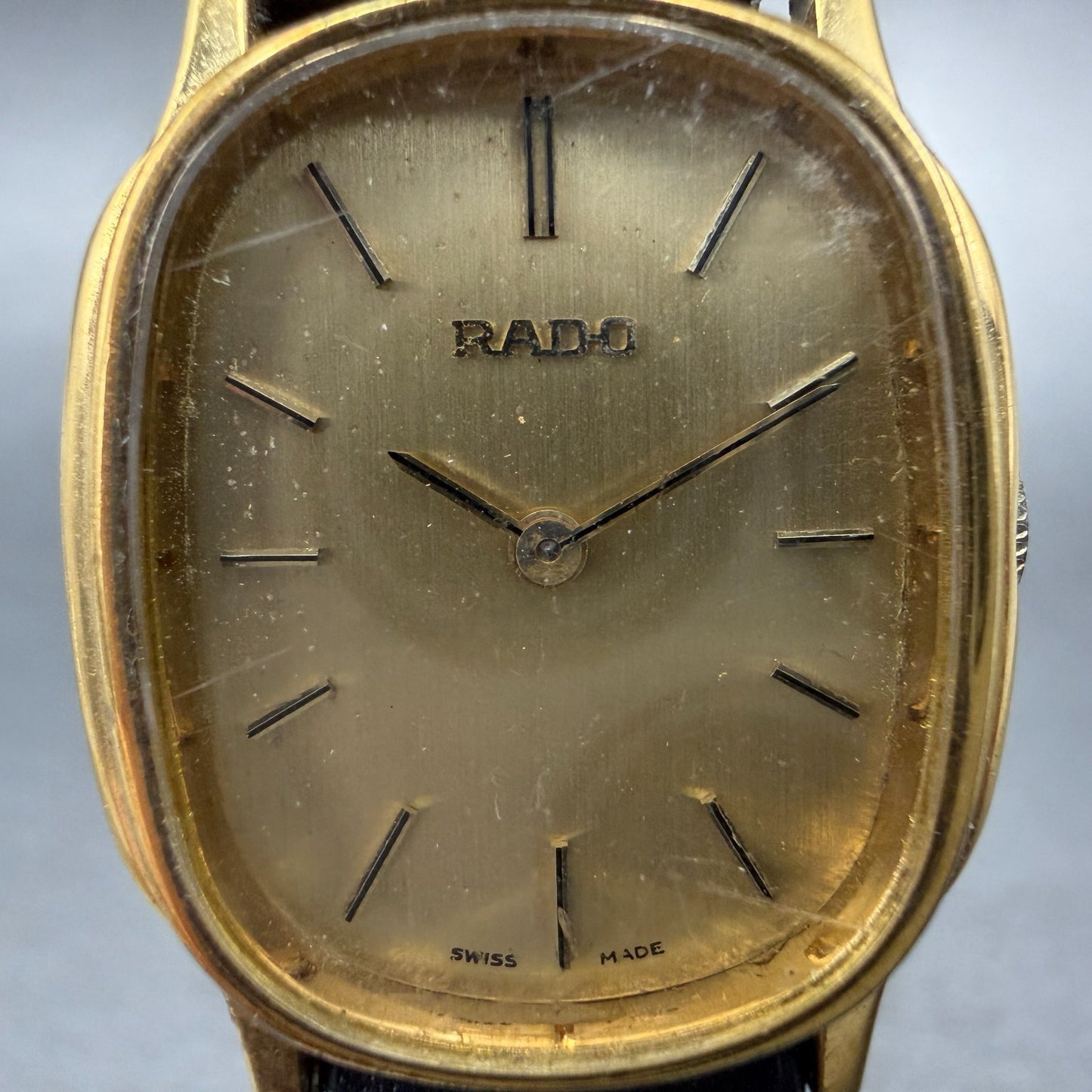 Rado Watch Women 22mm Gold Dial Gold Tone Oval Manual Wind Runs VTG 322.7881.21
