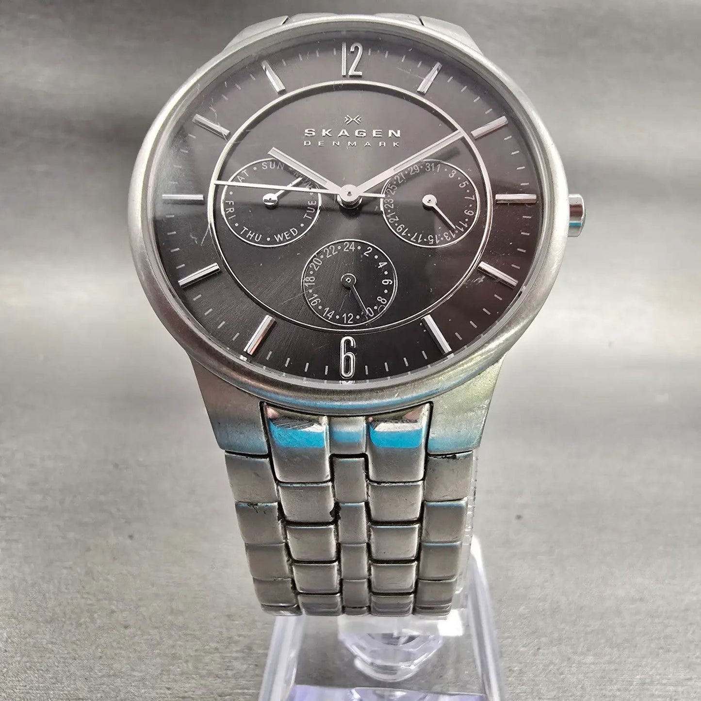 Skagen Denmark Watch Men 38mm Gray Dial Silver Tone Daydate 331XLSXM New Battery5