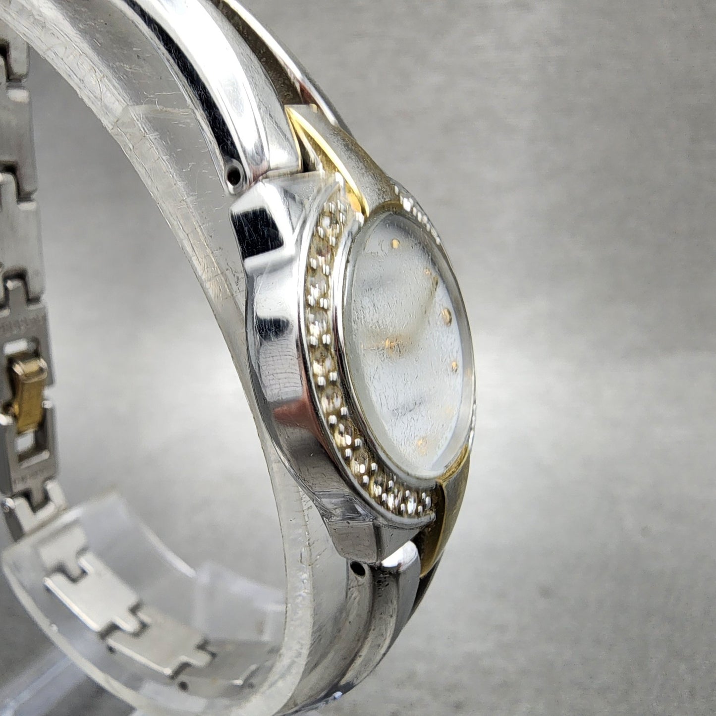 Seiko Solar Watch Women 22mm MOP Dial Two Tone Crystal Bezel Round V1140AF0 Runs3