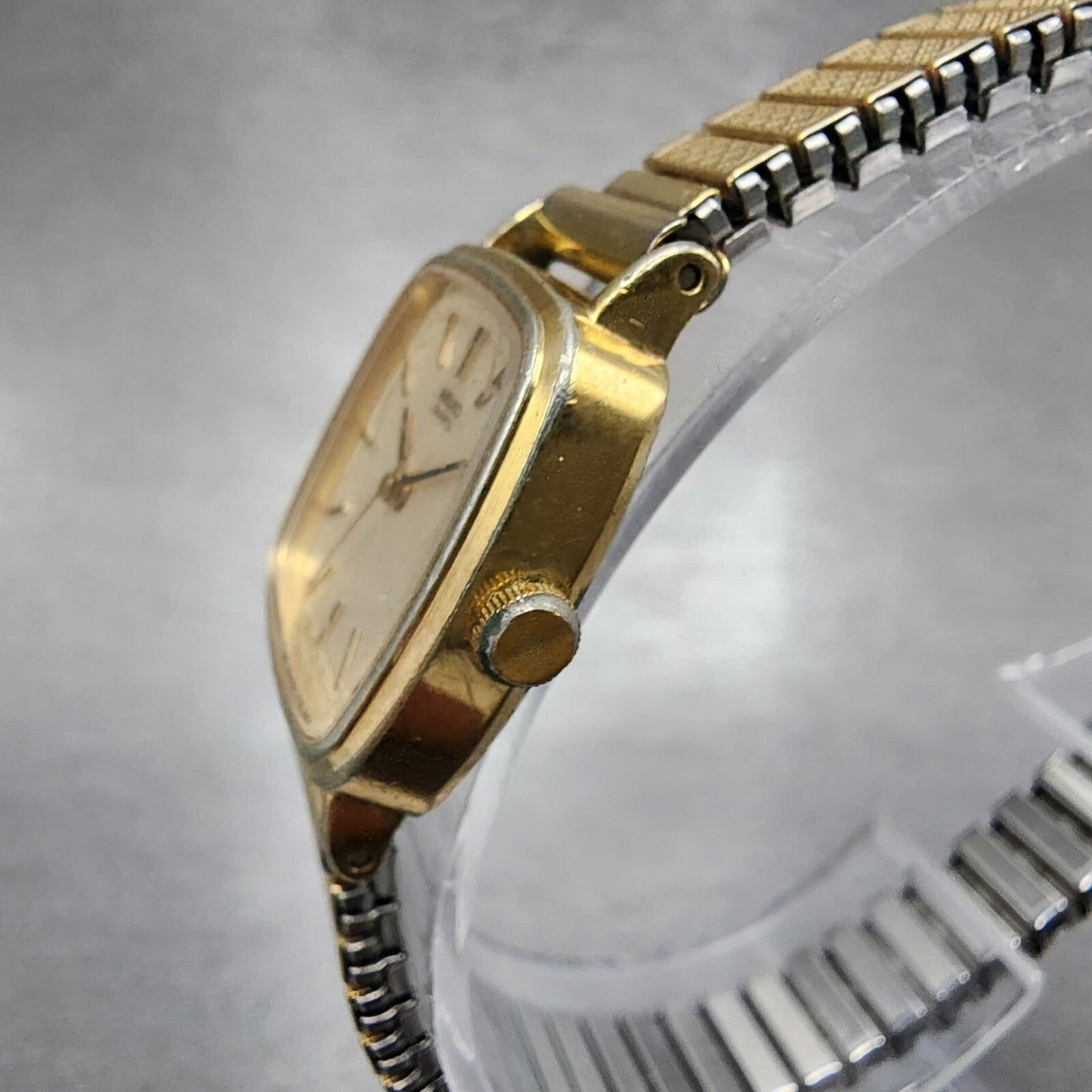 Seiko Watch Women 21mm White Dial Gold Tone Rectangle 1421-5670 New Battery