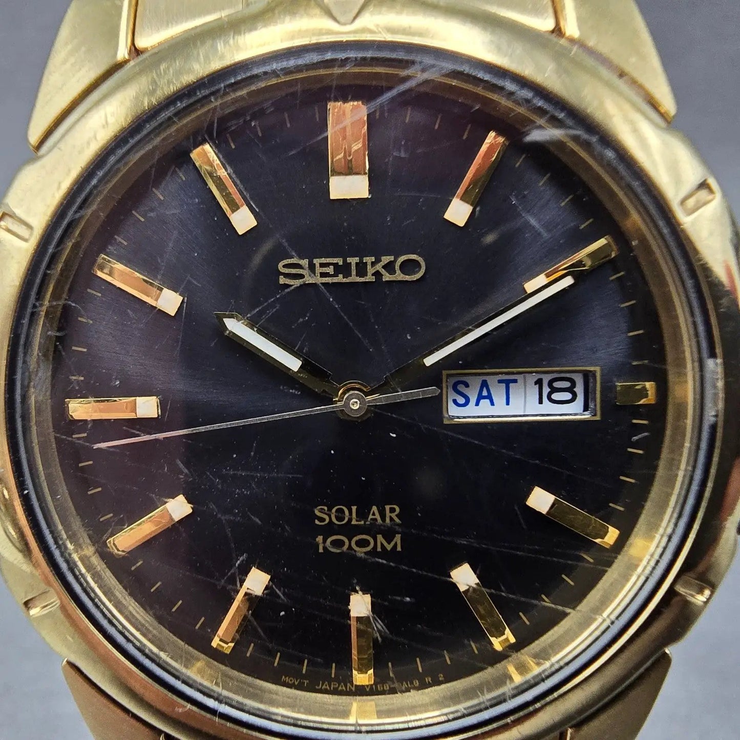 Seiko Solar Watch Men 39mm Black Dial Gold Tone Daydate Round V158-0AD0 Runs NUI1