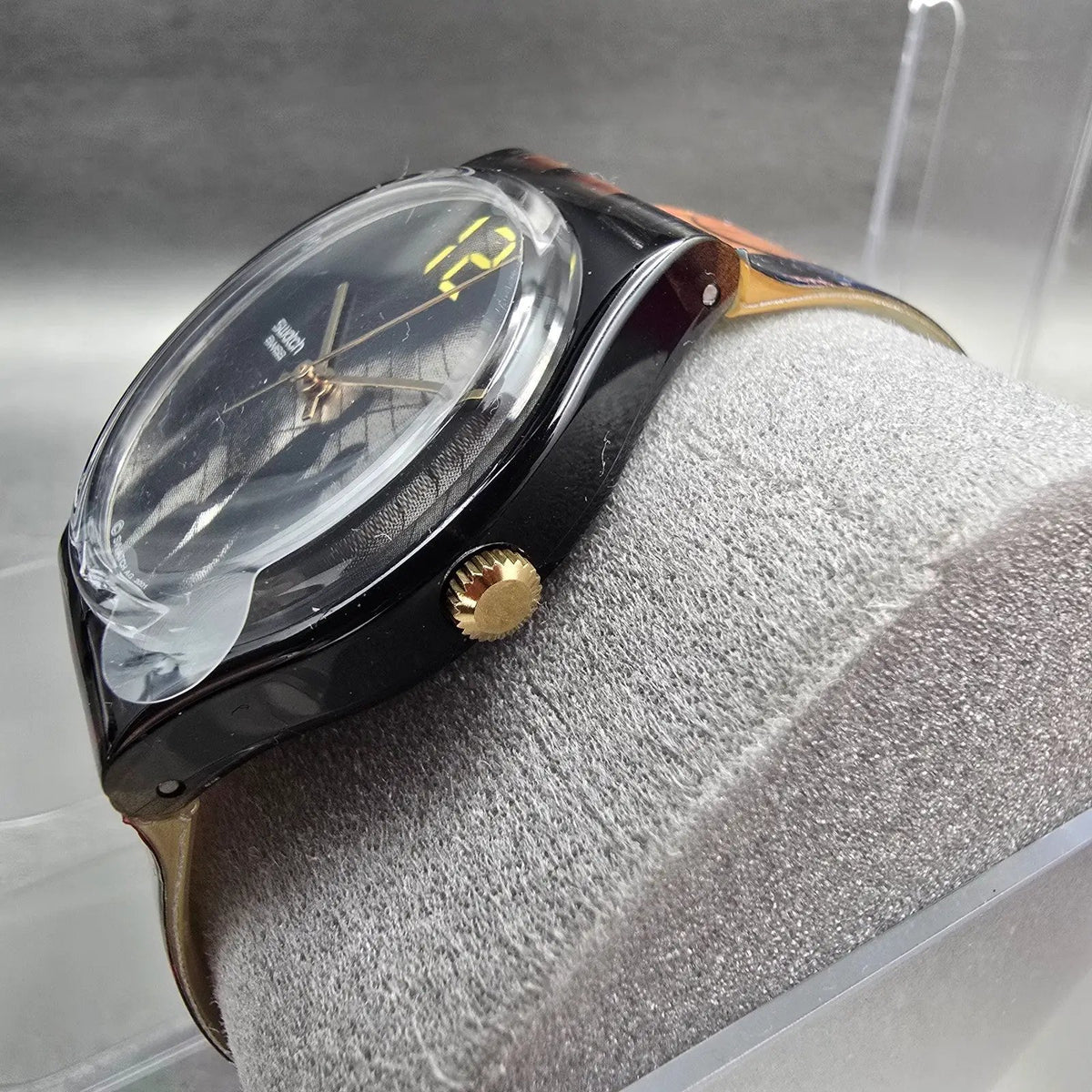 Swatch James Bond The Man with the Golden Gun Watch Men 34mm GB210 New Batt NOS2