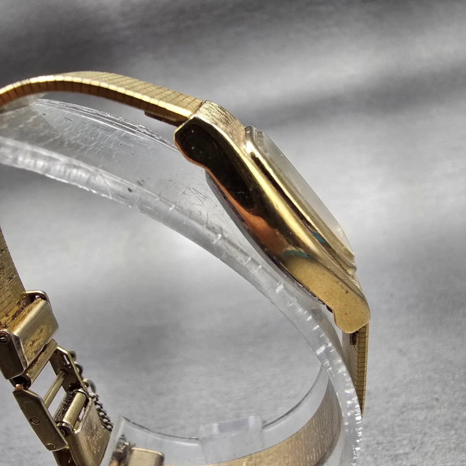 Citizen CQ Watch Women 16mm Gold Dial Gold Tone Oval 3220-S16881 New Battery VTG3