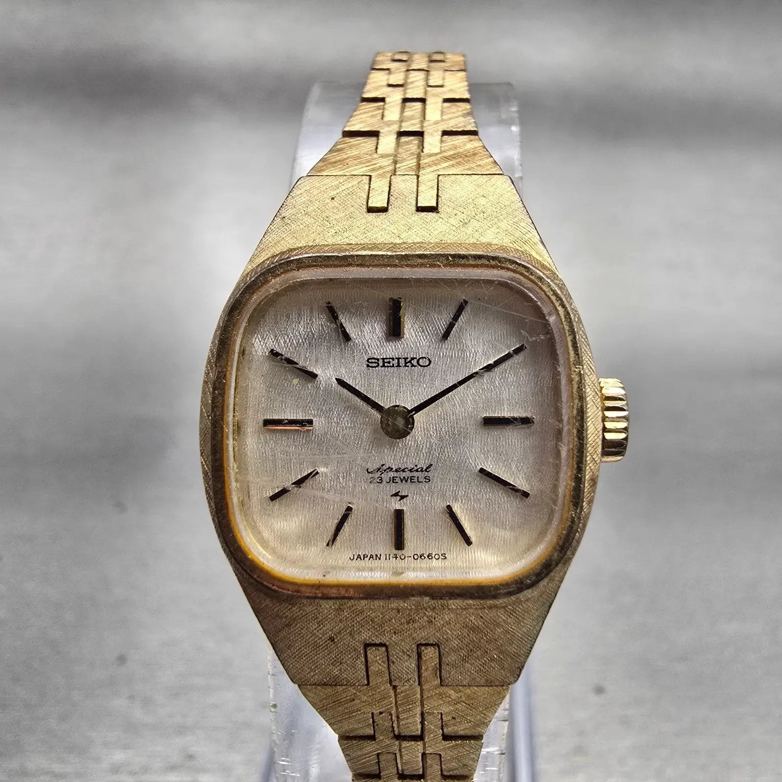 Seiko Special Watch Women 20mm Silver Dial Gold Tone Rectangle 1140-3240 Works0