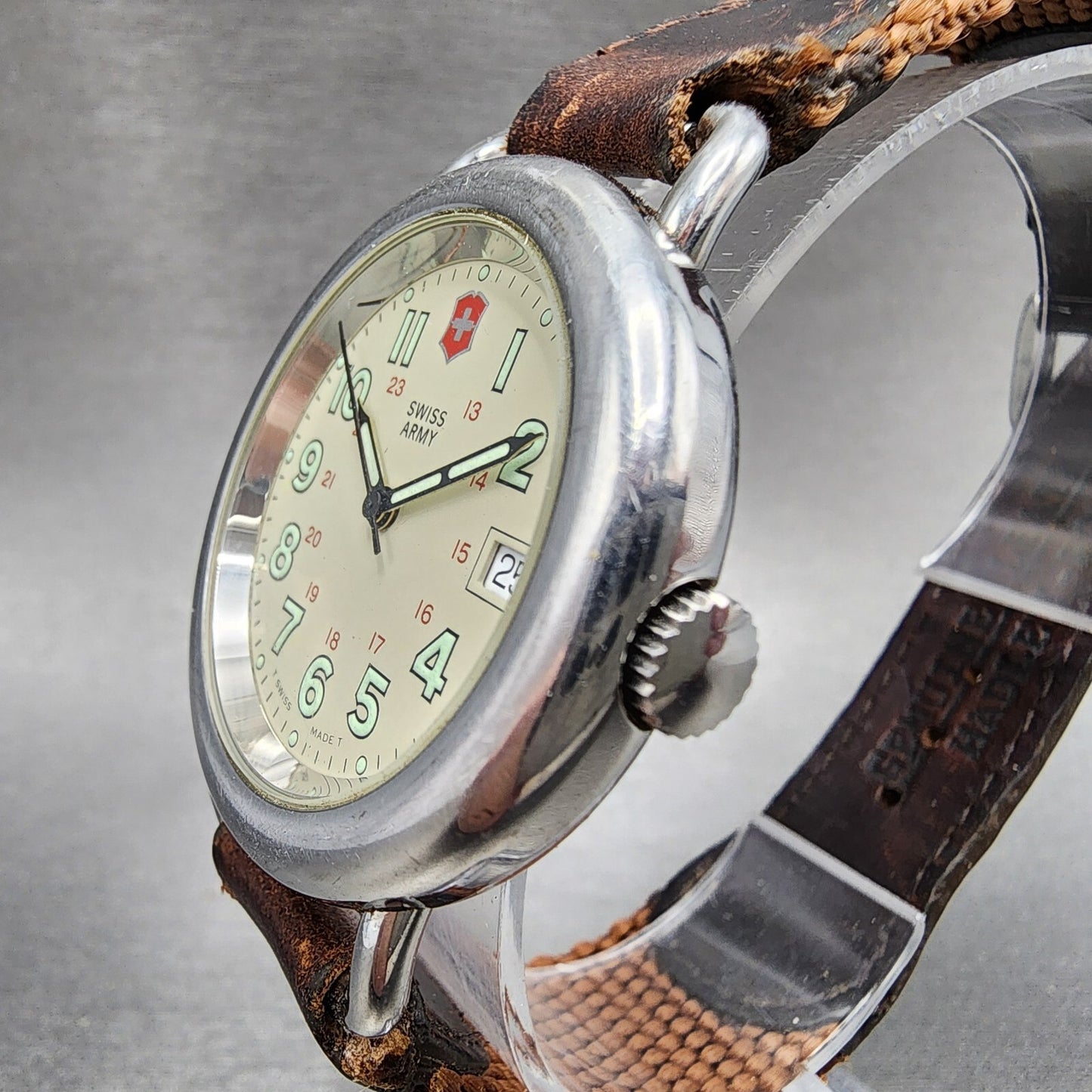 Victorinox Swiss Army Cavalry Watch Men 37mm Cream Dial Silver Tone Date NewBatt2