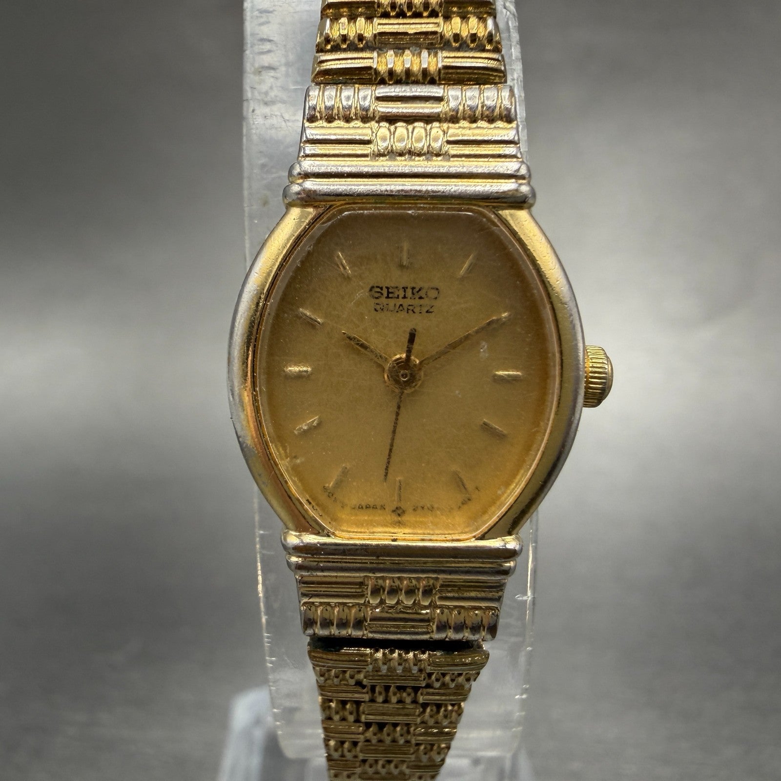 Seiko Watch Women 17mm Champagne dial Gold Tone Oval 2Y01-5C19 New Battery GVD0