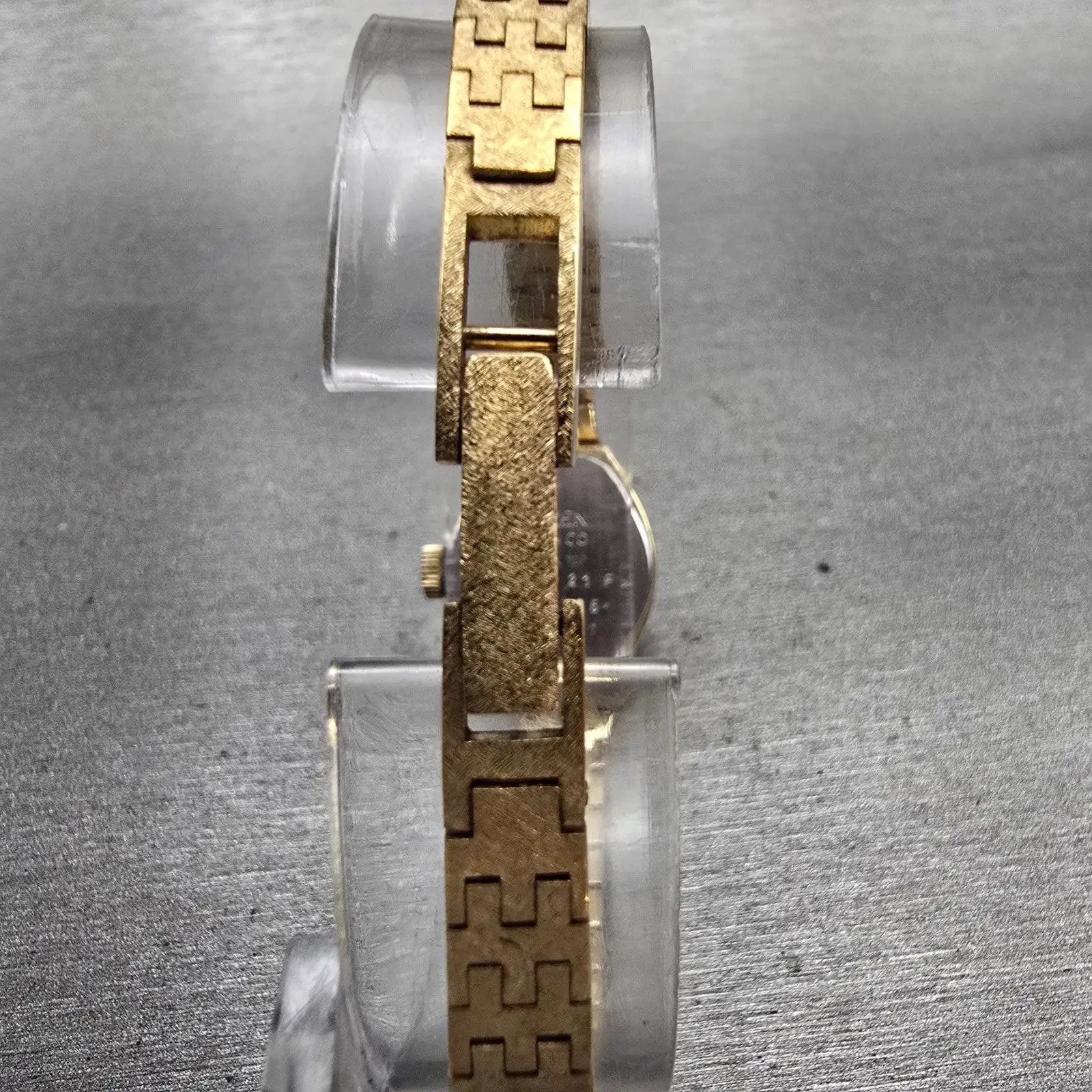 Citizen Watch Women 18mm Gold Dial Gold Tone Oval 4-152921 Manual Wind Works VTG7