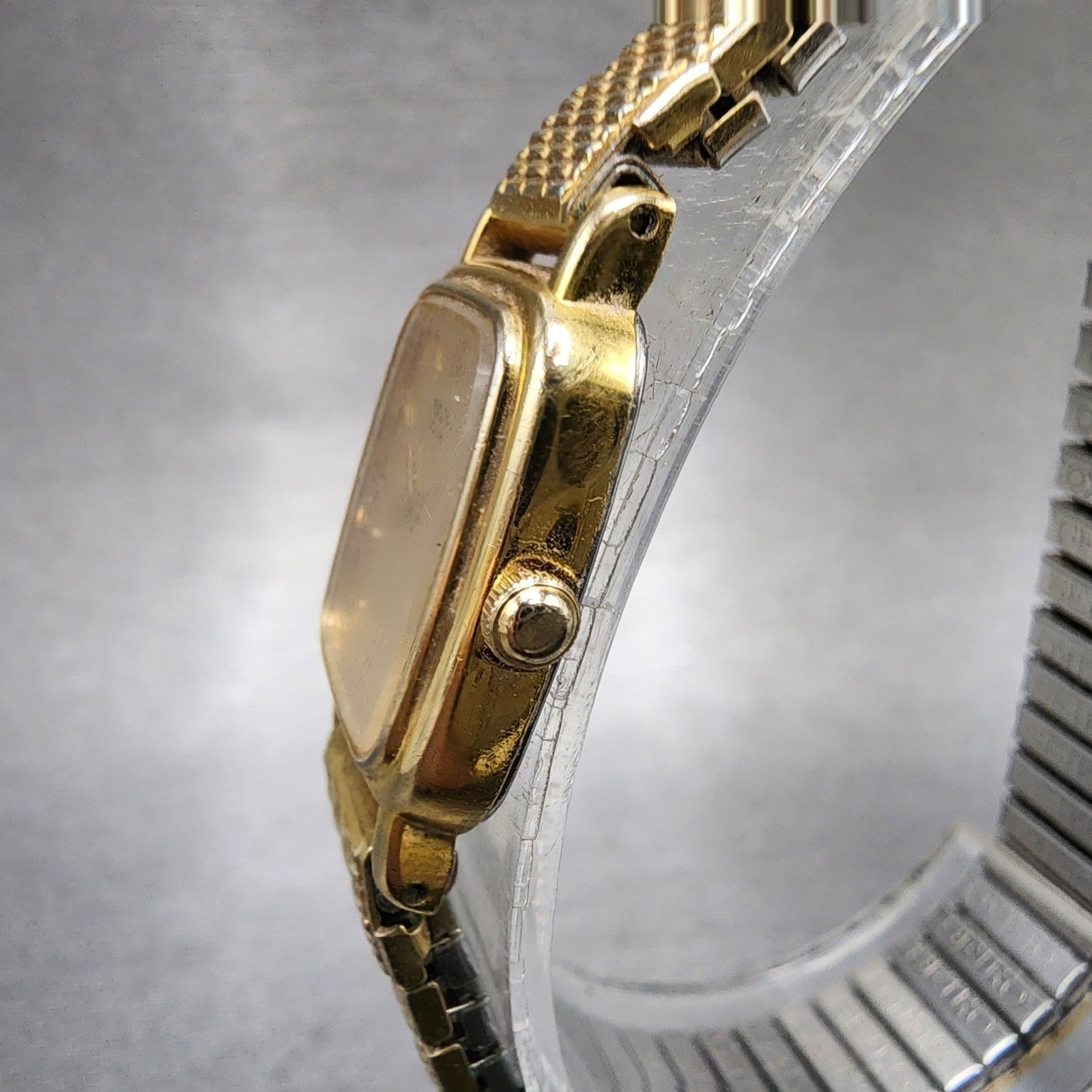 Seiko Watch Women 17mm Champagne Dial Gold Tone Rectangle 2y005b49 New Battery2