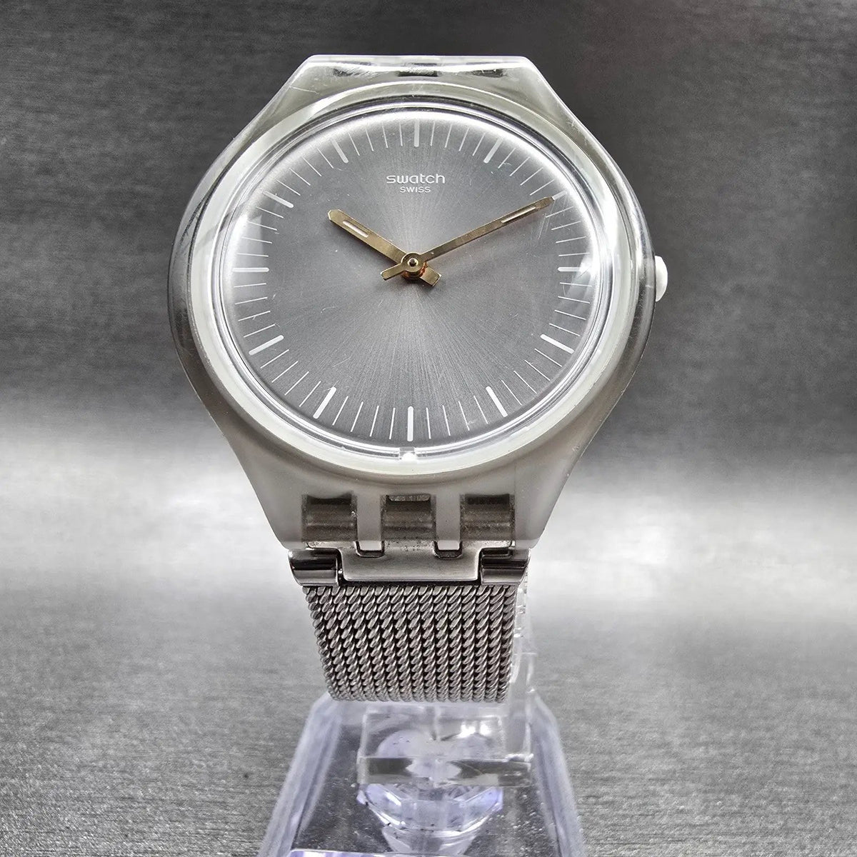 Swatch Skinmesh Watch Men 35mm Silver Dial Mesh Band Round SVOM100M New Battery5