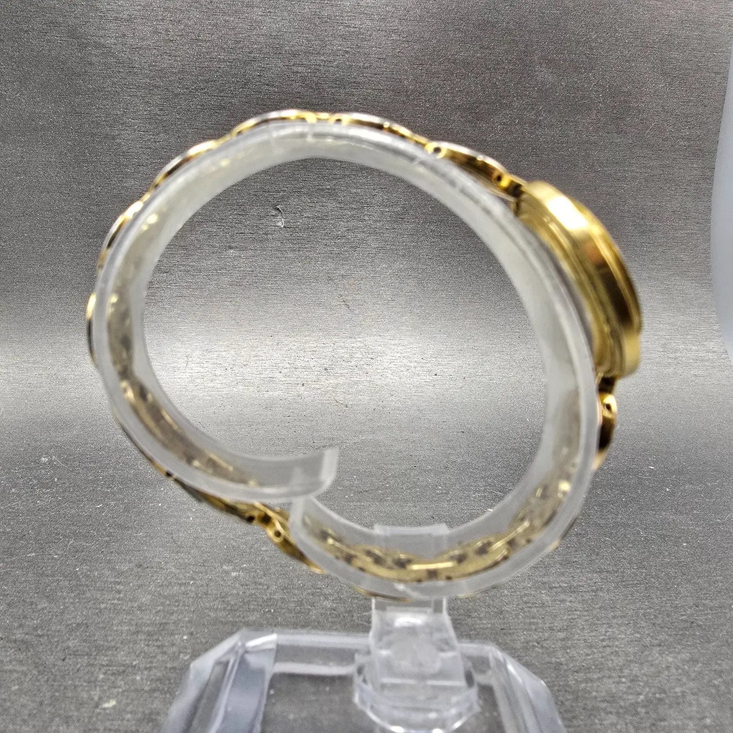 Gucci 11/12.2 Watch Women 26mm White Dial Gold Tone Round New Battery NO Bezel8