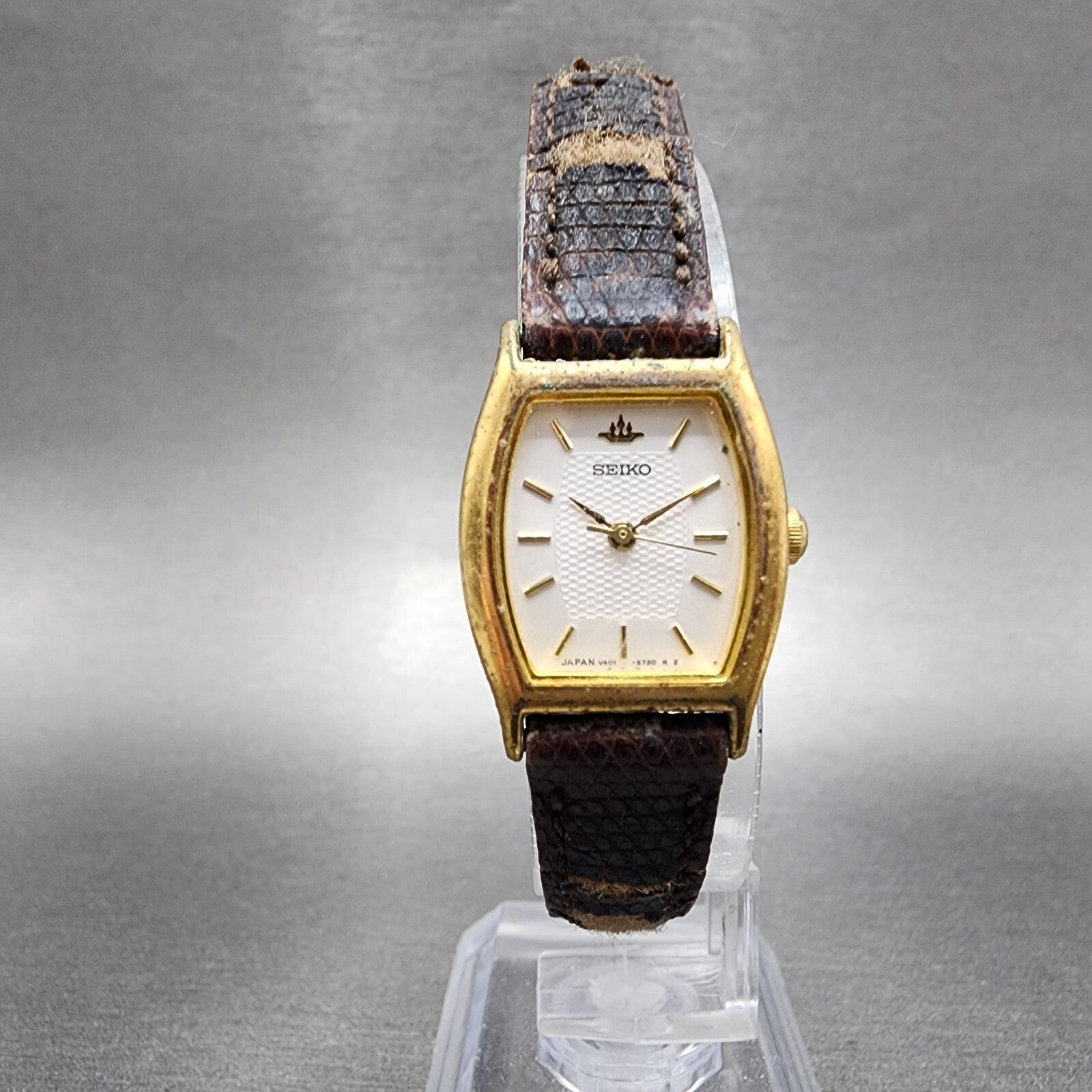 Seiko Watch Women 19mm White Dial Gold Tone Rectangle V4015810 New Battery5