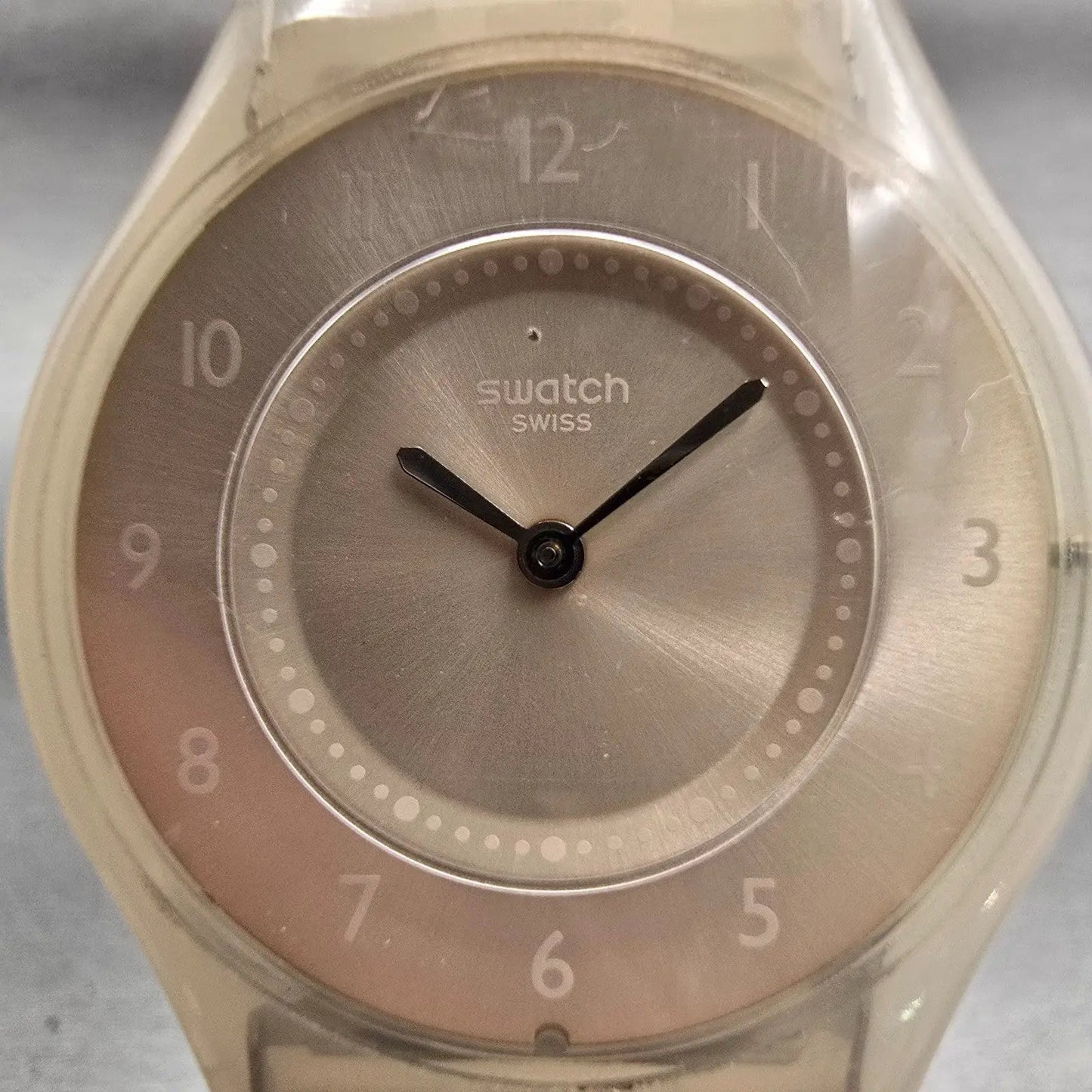 Swatch Skin IVORY SOFTNESS Watch Women Ivory Dial Ivory Tone SFF119 New Battery1