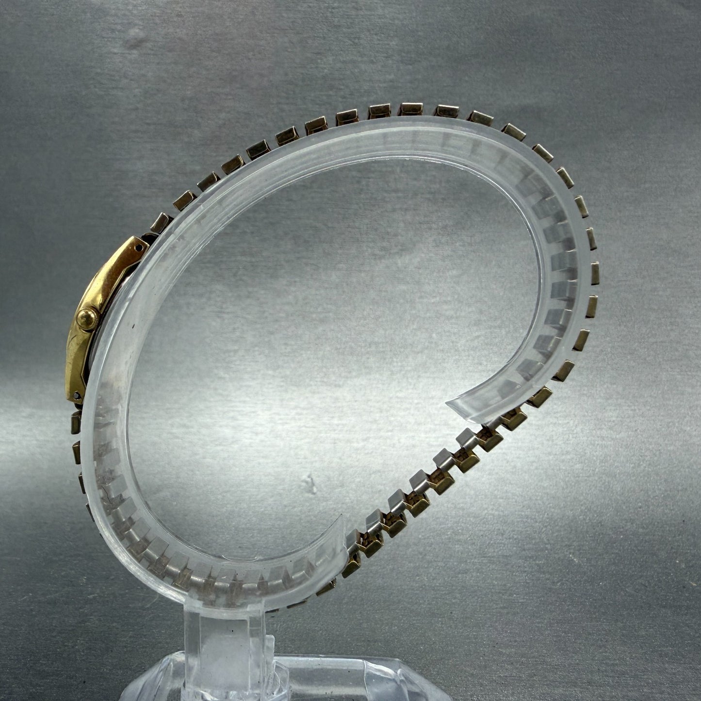 Seiko Watch Women 17mm Champagne Dial Gold Tone Oval 2Y00-5E29 New Battery VTG7