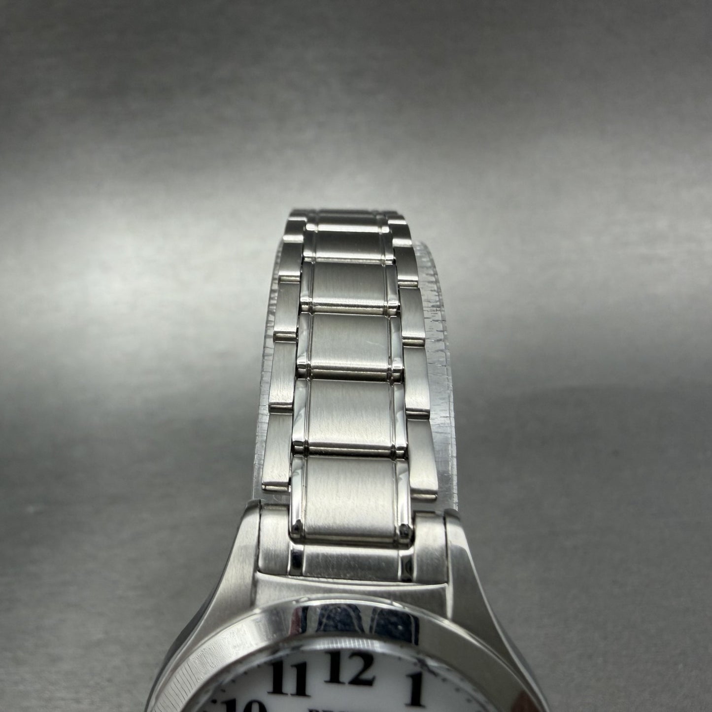 Citizen Reguno Watch Women 28mm White Dial Silver Tone Date Round Runs Solar4