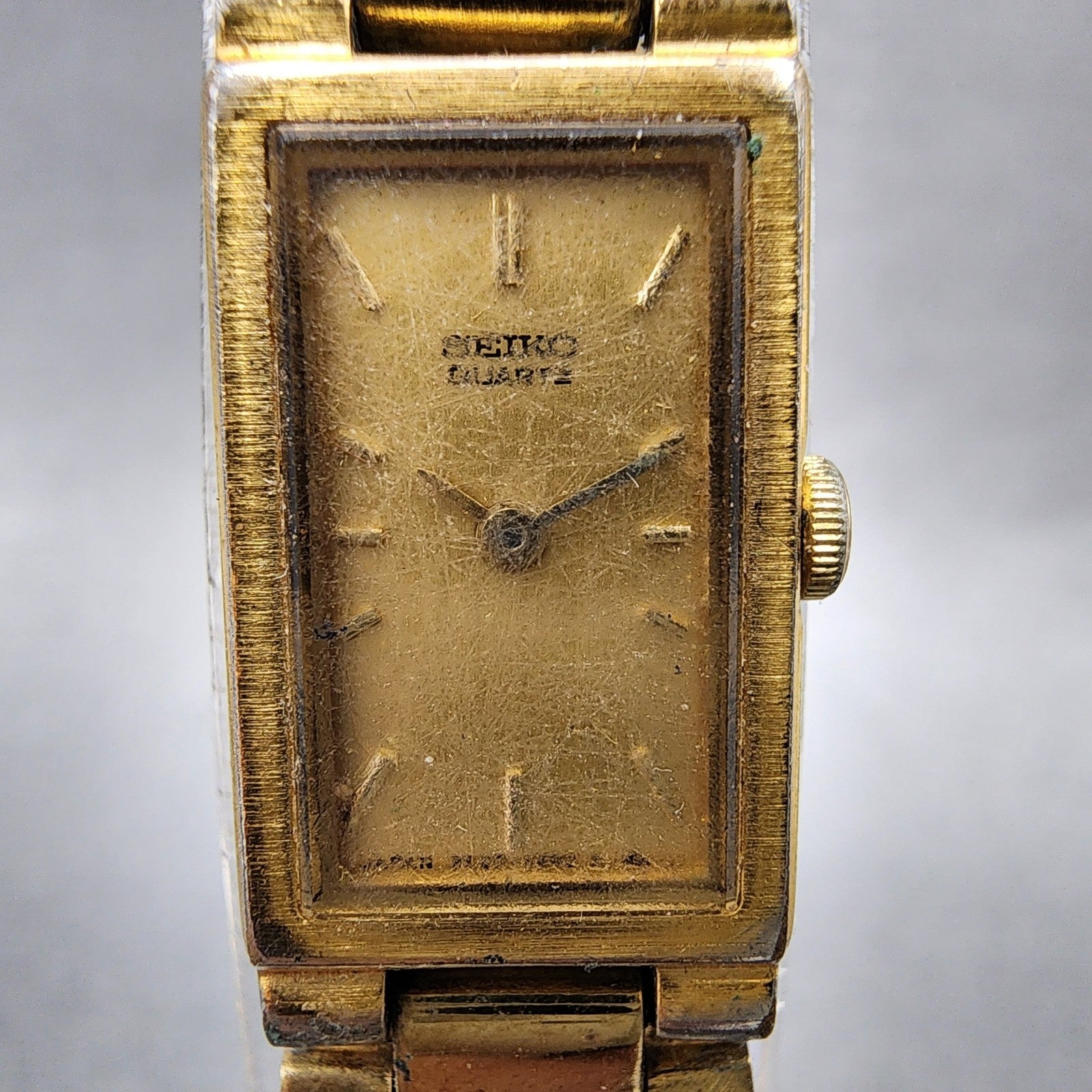Seiko Tank Watch Women 13mm Champagne Dial Gold Tone 2e206320 New Battery1
