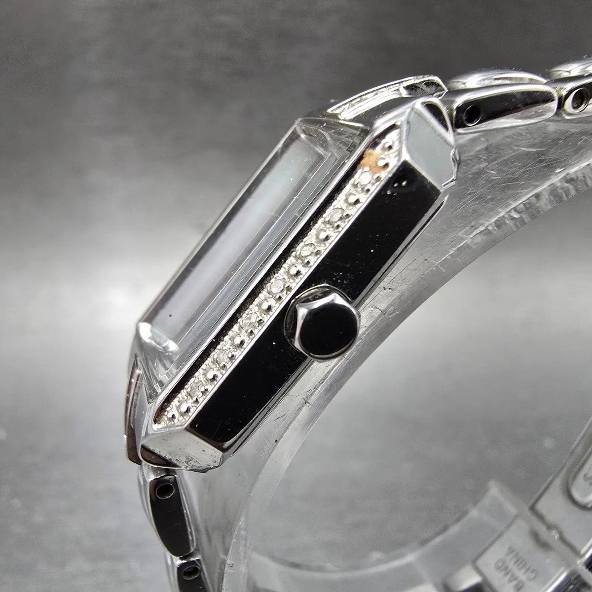 Seiko Solar Watch Women 17mm MOP Dial Steel Rectangle Crystals V116-0AF0 Works3
