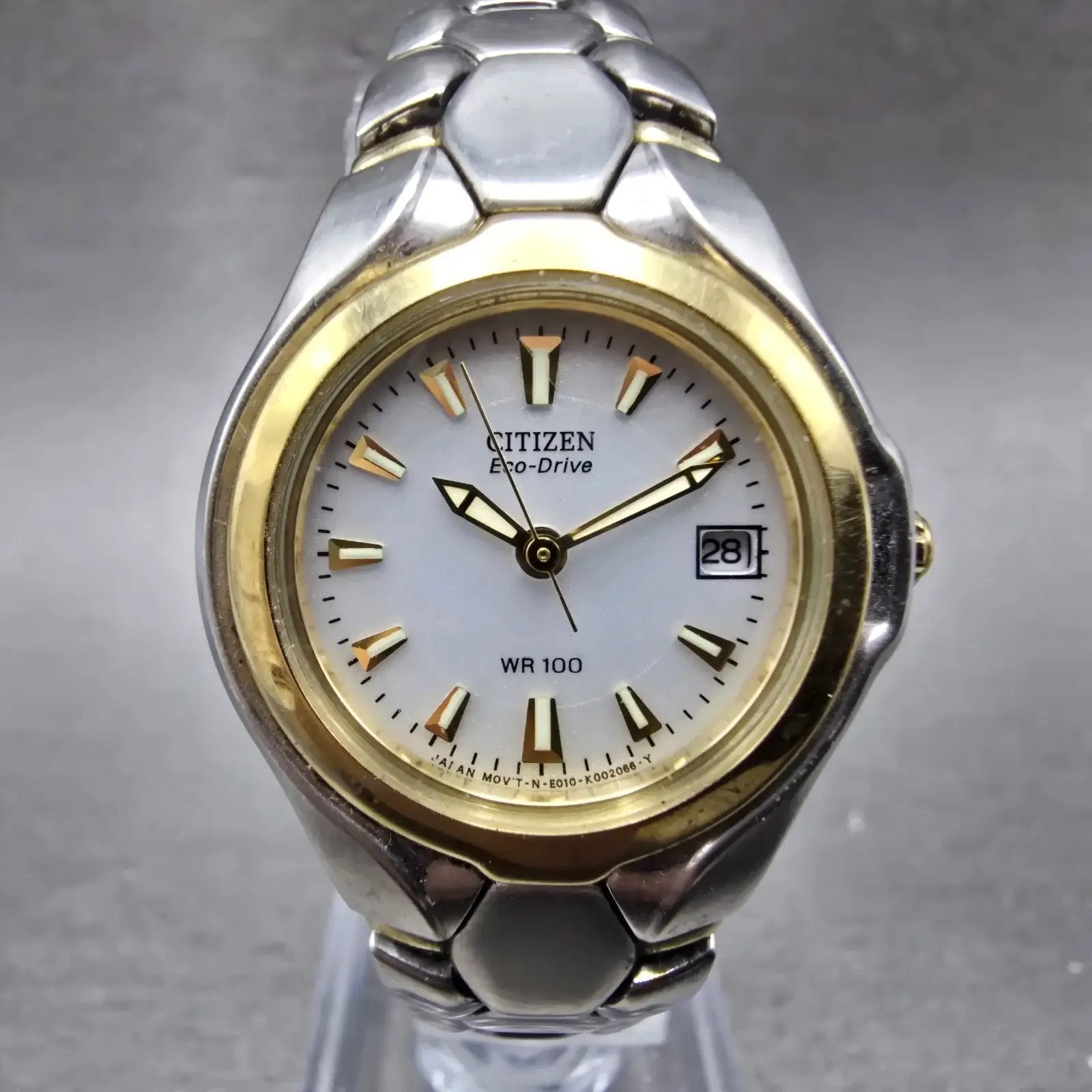 Citizen Eco-Drive Watch Women 27mm Silver Dial Two Tone Date E010-K001200 Runs S0