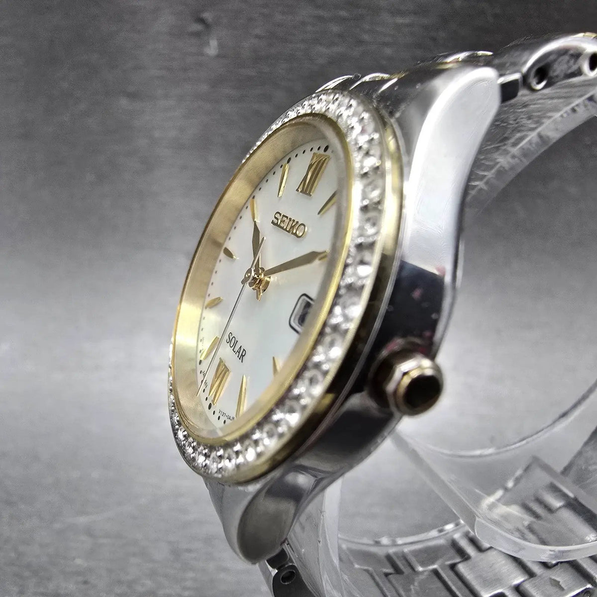 Seiko Solar Watch Women 28mm MOP Dial Two Tone Date Gemmed V137-0AA0 Works JP 872