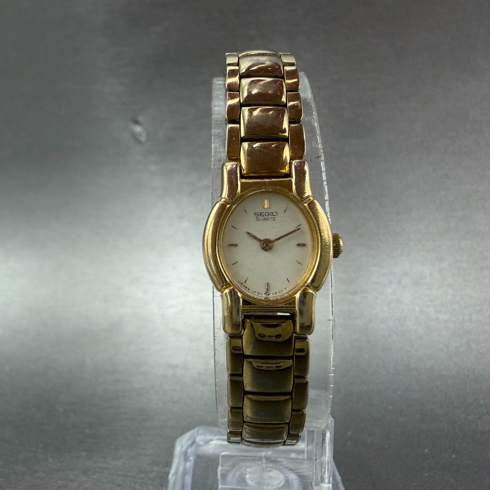 Seiko Watch Women 15mm Cream Dial Gold Tone Round Vinatge 1F20-5A79 New Battery5
