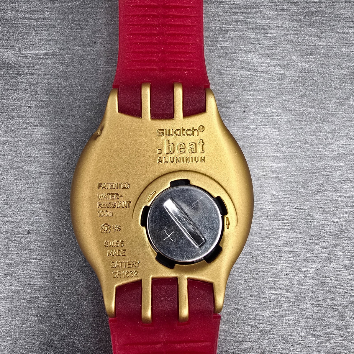 Swatch Beat Golden Virtual Wave Watch Men 47mm Gold Red YQG1000 New Battery NOS11