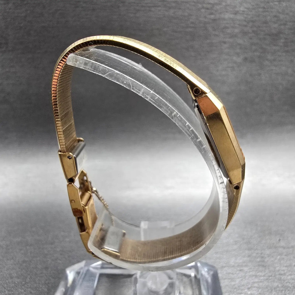 Seiko Tank Watch Women 12mm Gold Dial Gold Tone Rectangle 1320-5049 New Batt JP8