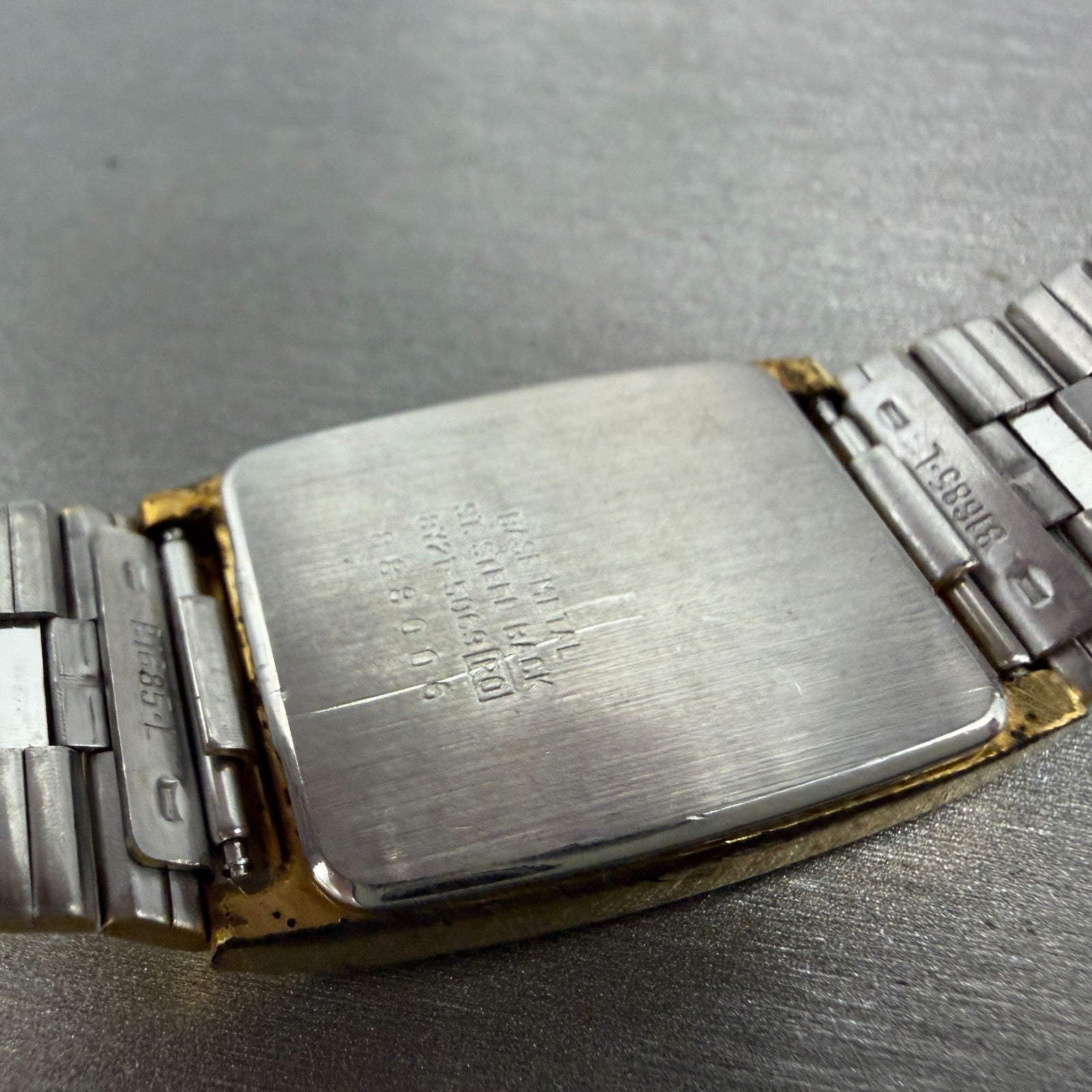 Seiko Tank Watch Men 24mm Black Dial Gold Tone Rectangle 8Y21-5069 VTG PARTS10