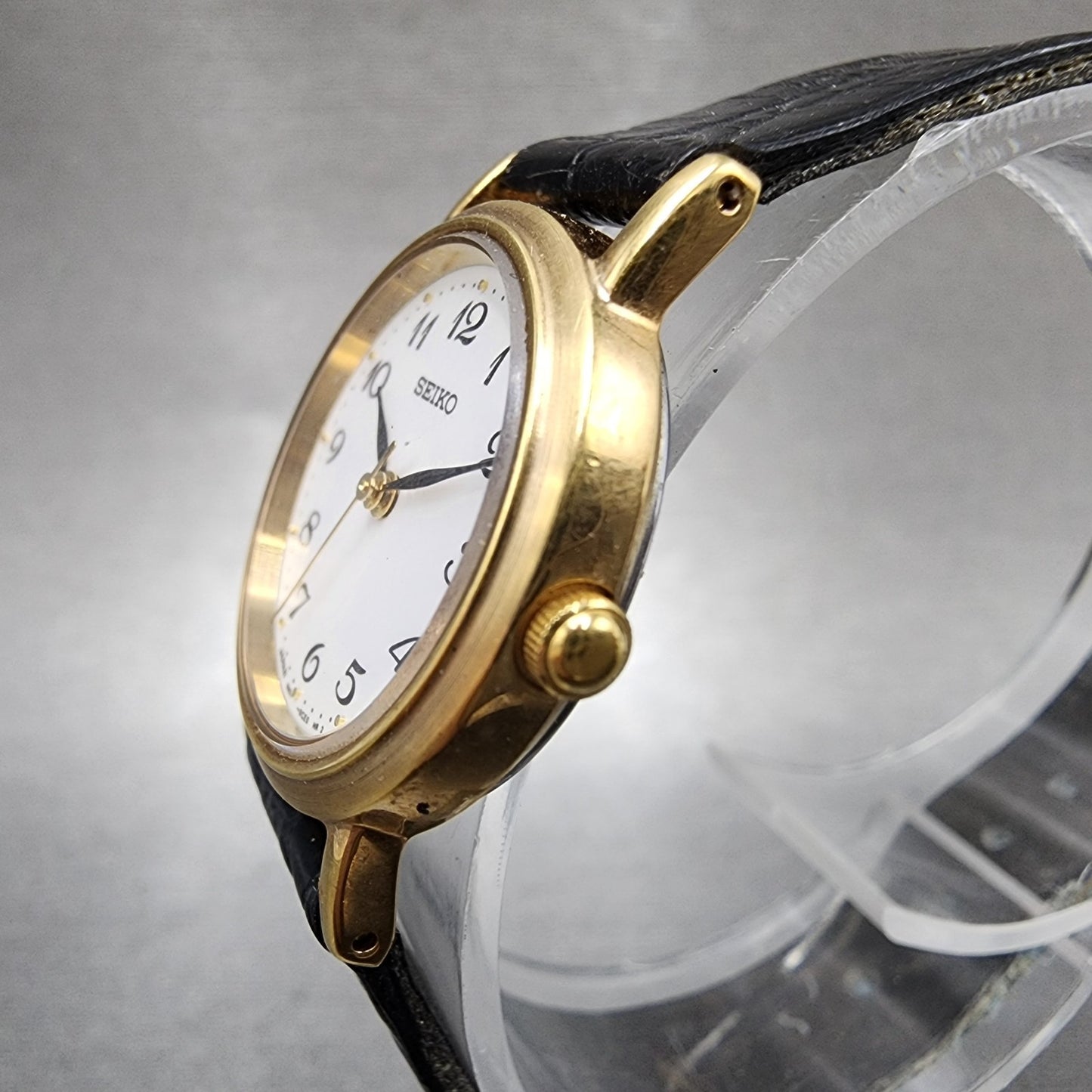 Seiko Watch Women 23mm White Dial Gold Tone Round 1n010ba New Battery2