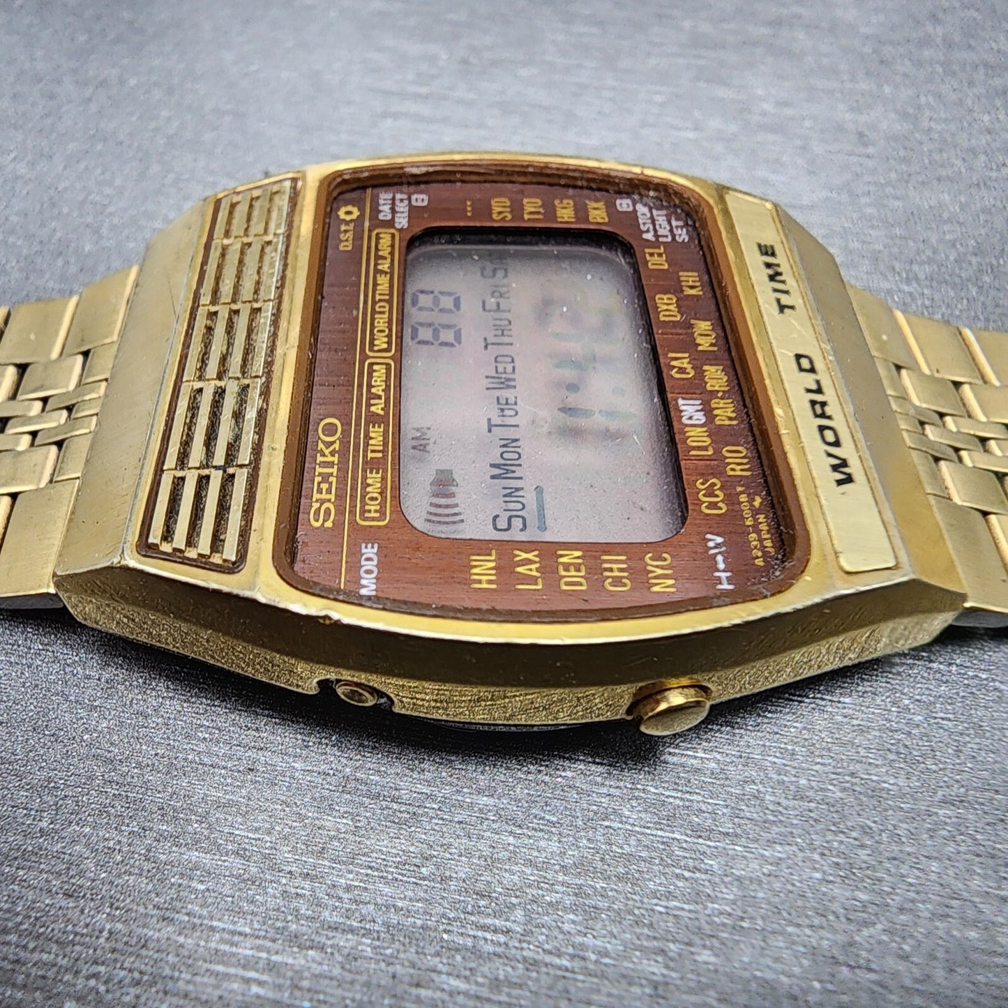 Seiko Digital World Time Watch Men 34mm Gray Dial Gold Tone A2395020 READ!!!!5