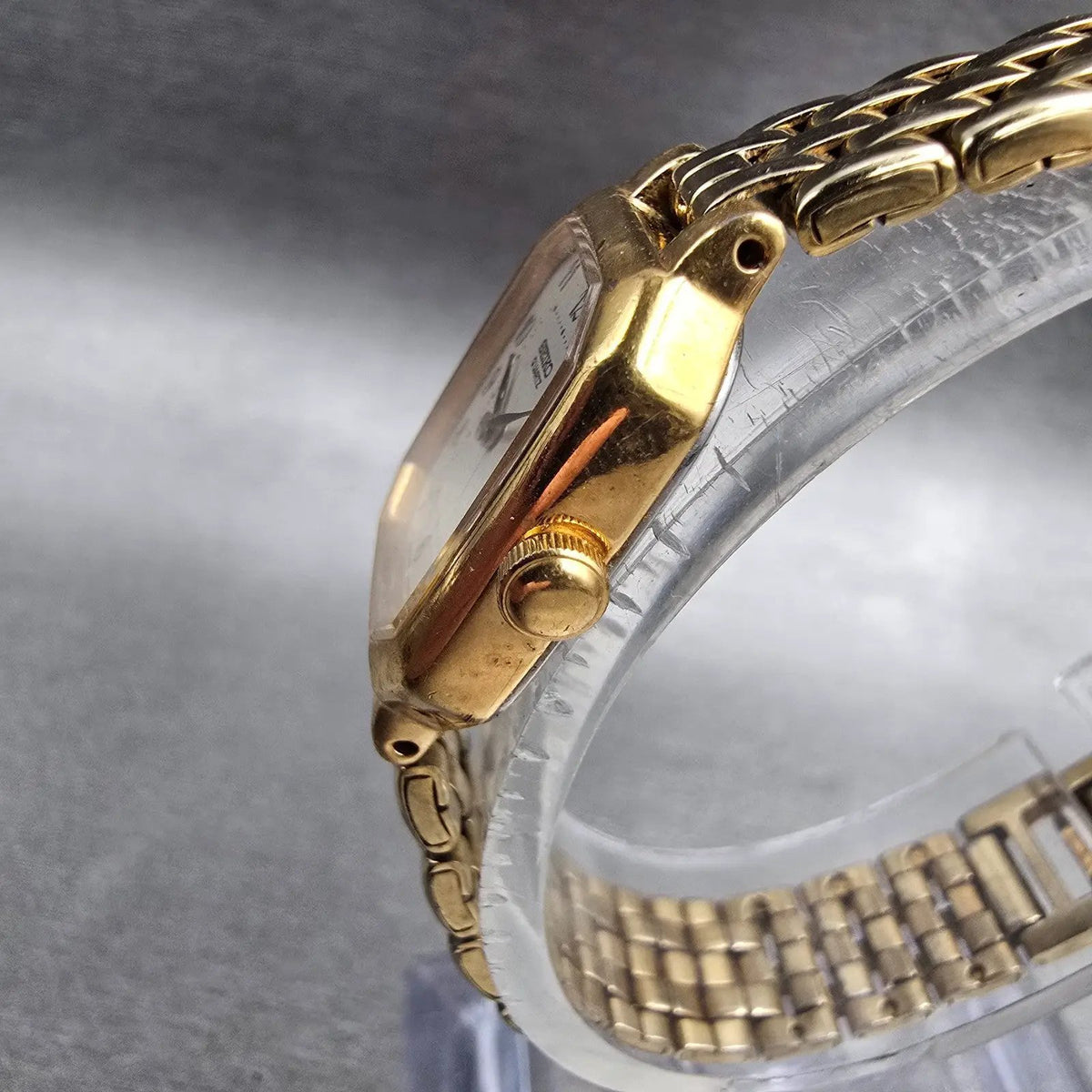 Seiko Watch Women 17mm White Dial Gold Rectangle V400-5608 New Battery JP2