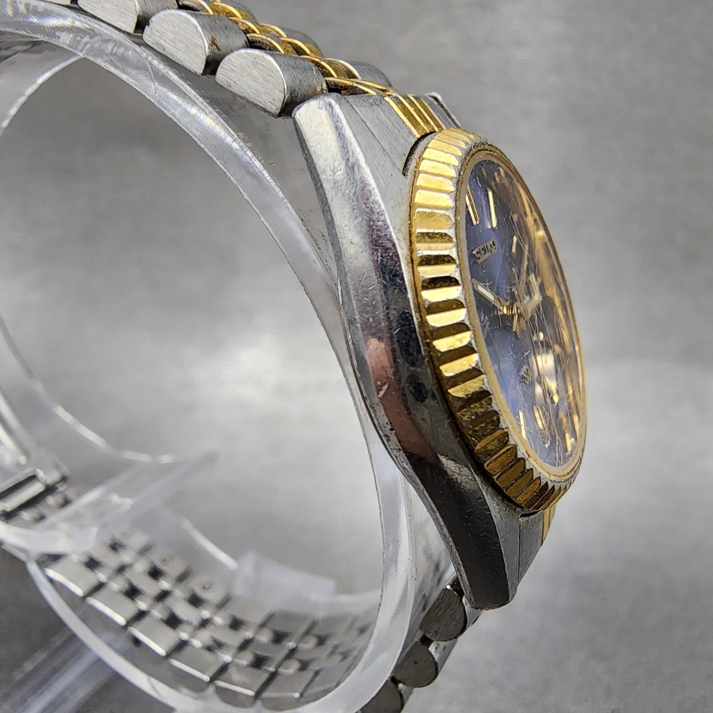 Seiko SQ Watch Women 24mm Blue Dial Two Tone Daydate Round New Battery KJ783