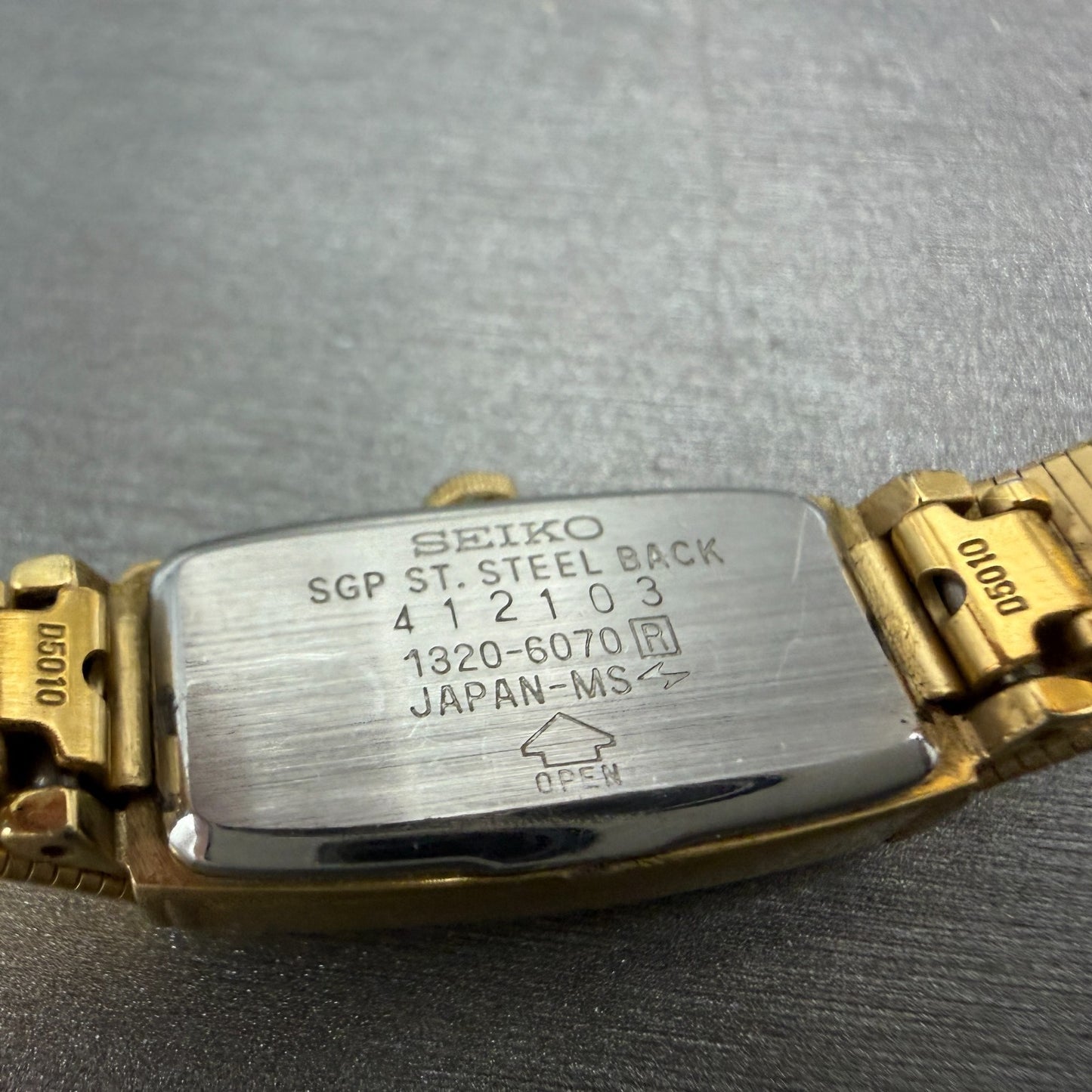Seiko Tank Watch Women 13mm Champagne Dial Gold Tone 1320-6070 New Battery9
