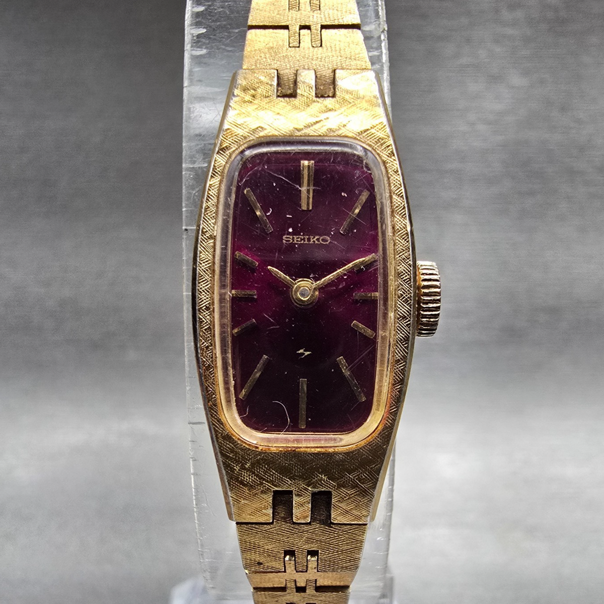 Seiko Watch Women 14mm Purple Dial Gold Tone Oval 1520-3659 Manual Wind Works0